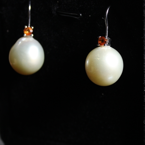 18k Pearl and Sapphire Drop Earrings - Picture 9 of 14